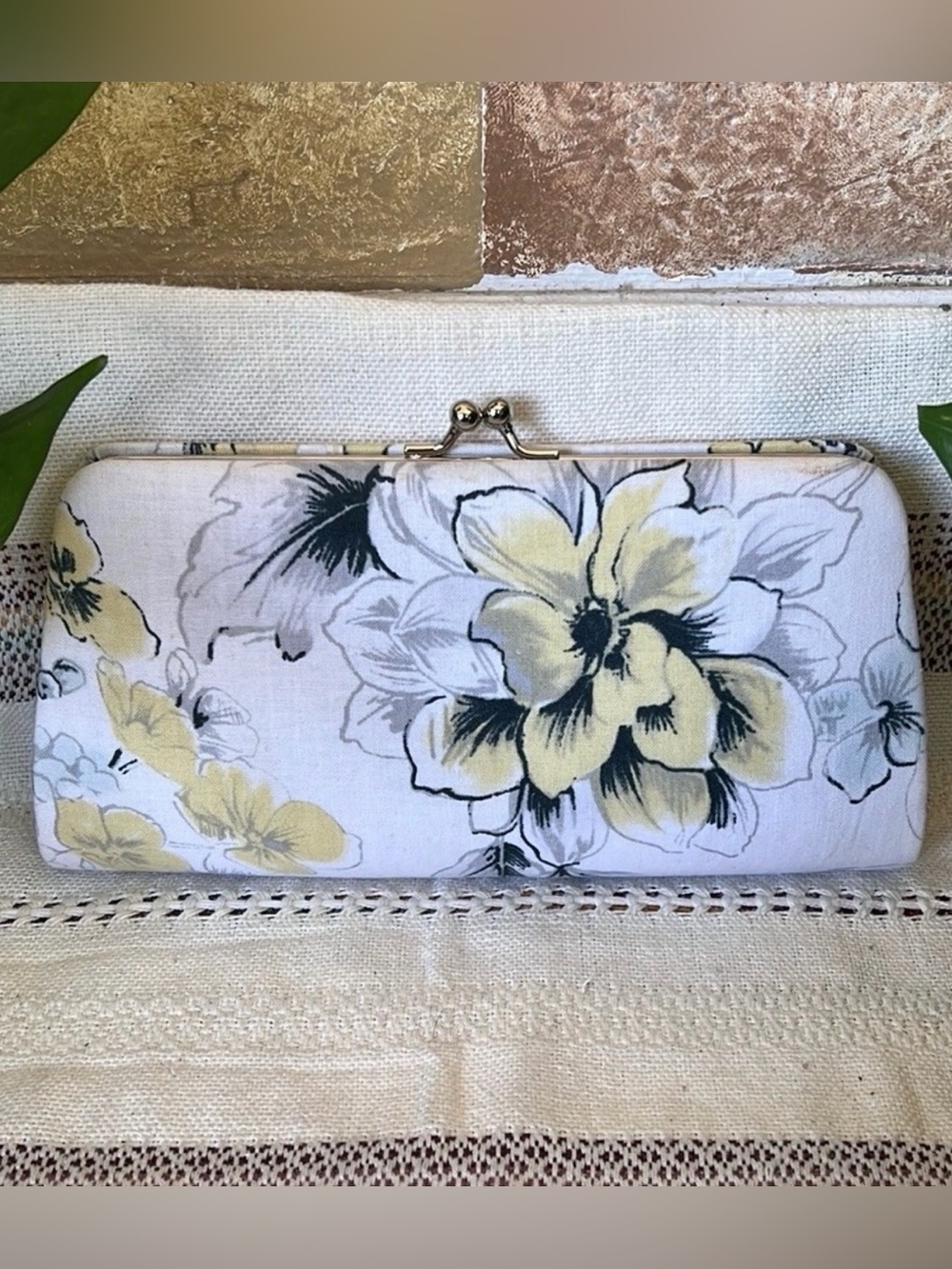 Floral Artistic Hard-Bodied Rectangular Women’s Kiss-Lock Daytime/Evening Clutch